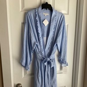 Eileen West 100% cotton robe in large/extra large size.